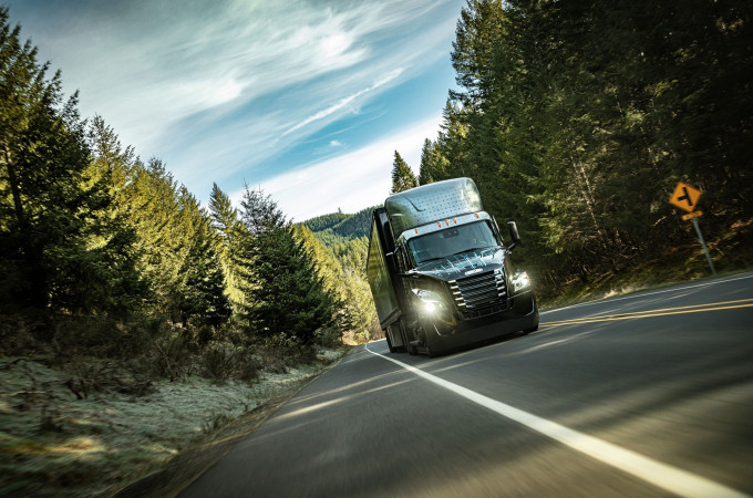 Daimler Truck receives massive order for 800 units of the Freightliner eCascadia
