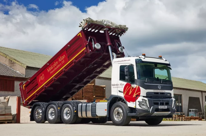 Volvo UK delivers truck with bespoke tipper/dropside combo body