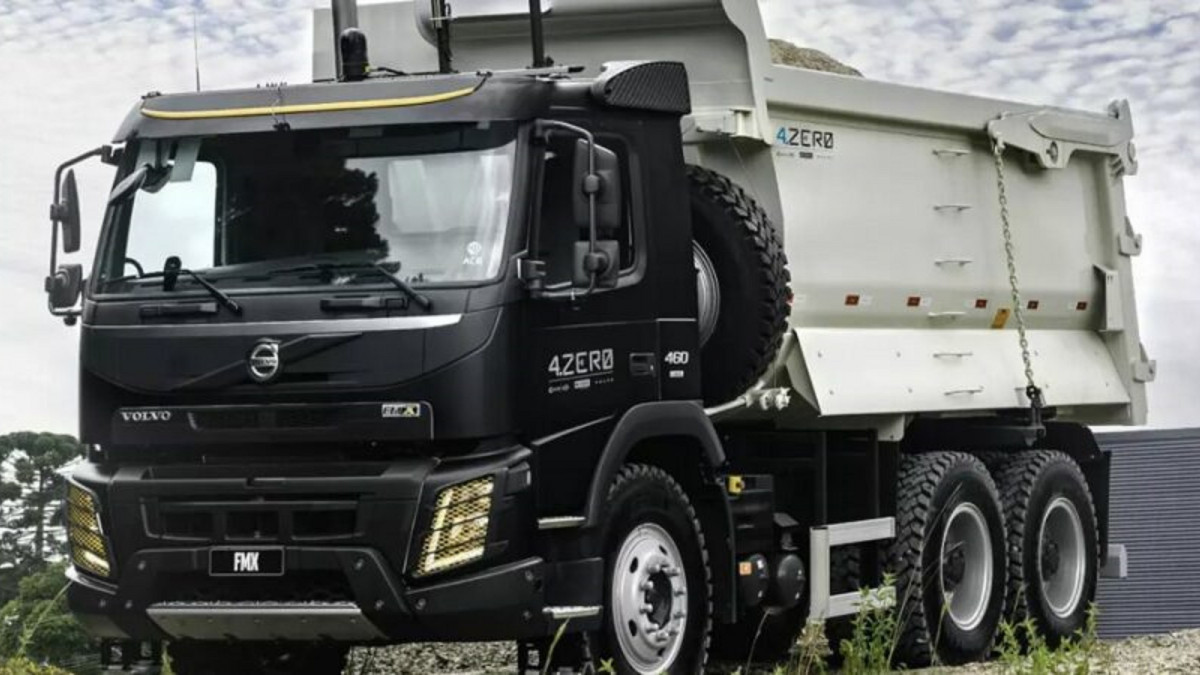 Brazilian construction company trials remote controlled Volvo FMX 4.ZERO  autonomous tipper truck