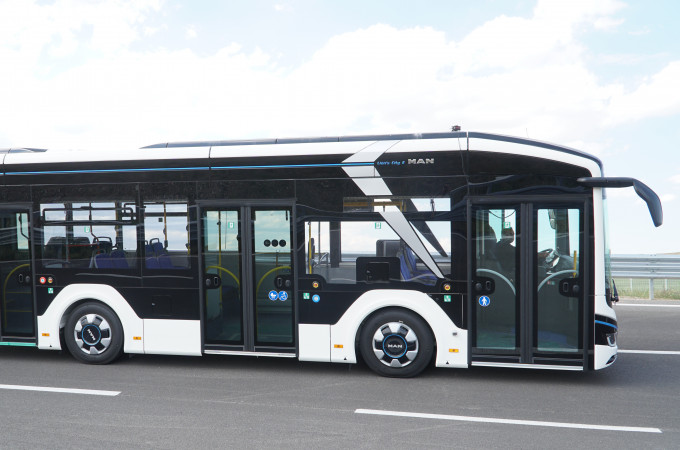 MAN adds 10.5m and third model to Lion’s City e-bus range