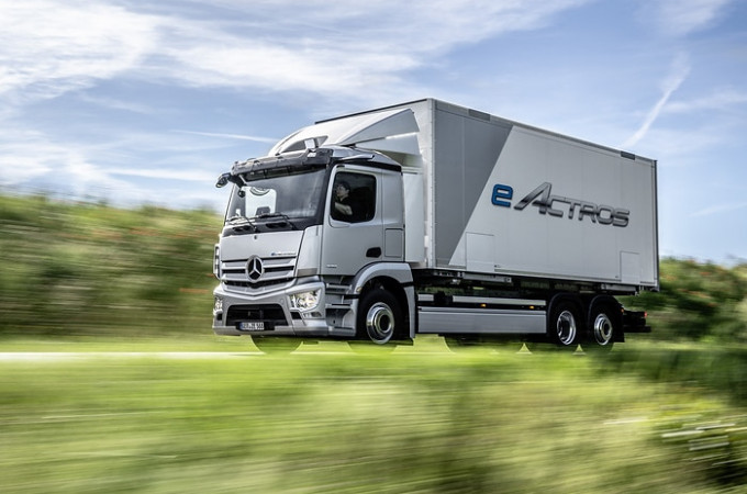 Daimler Truck receives first major order for eActros truck