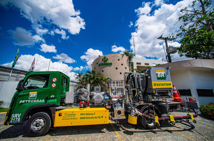 VWCO delivers the first electric truck built for aircraft refuelling in Brazil