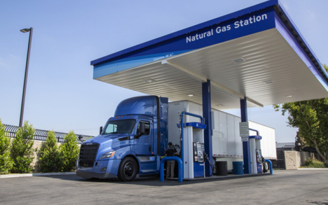Daimler Truck North America integrates Allison transmissions in Freightliner Cascadia gas truck model