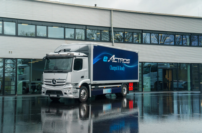 Daimler Truck opens new CV sales and service centre in Germany