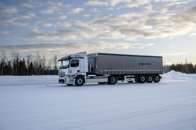 Mercedes-Benz Long Haul eActros truck travels from Arctic Circle to Stuttgart