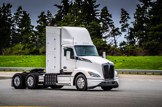 Kenworth and Peterbilt announce Toyota-powered fuel cell trucks at ACT Expo