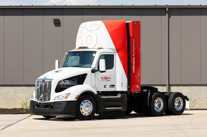 Cummins showcases hydrogen engine truck at ACT Expo