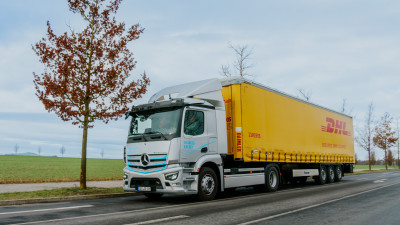 DHL Freight tests Mercedes-Benz eActros tractor in Germany