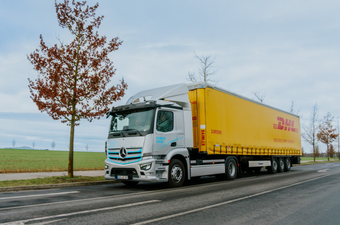 DHL Freight tests Mercedes-Benz eActros tractor in Germany