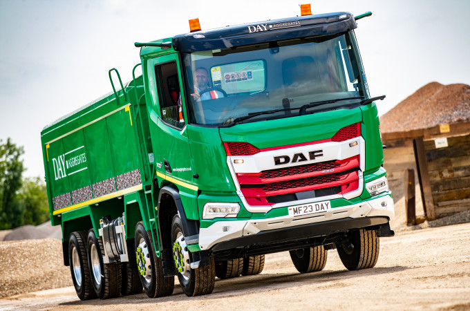 DAF delivers the first XDC tippers in the UK