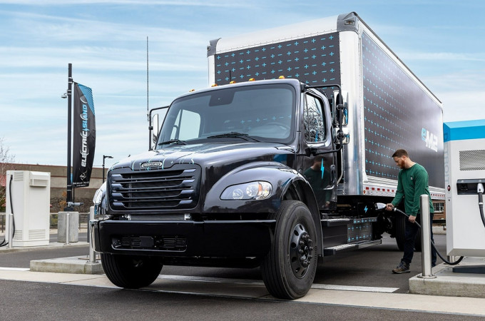 DTNA and the state of Michigan collaborate on EV truck stop project