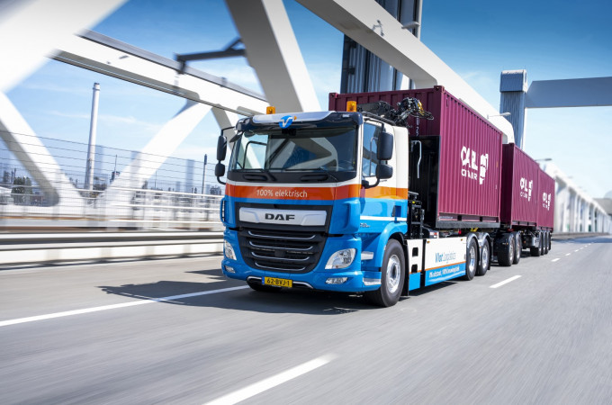 DAF delivers its first electric EcoCombi in the Netherlands