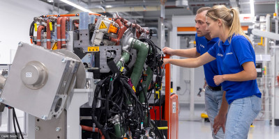Bosch starts producing fuel cells for commercial trucks