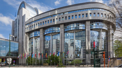 EU parliament passes charging infrastructure law
