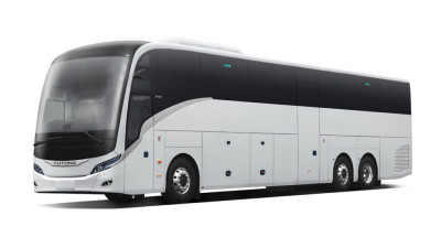Yutong tri-axle battery electric coach to debut in UK early next year