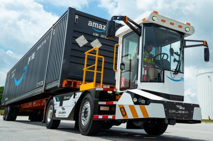 France’s Gaussin begins deliveries of terminal e-tractors to Amazon in the USA