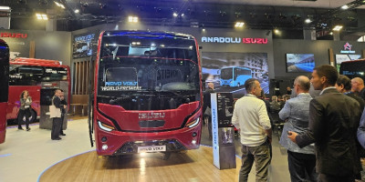 Anadolu Isuzu premieres Novo Volt electric midi-coach at Busworld