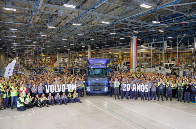 Volvo VM semi-heavy truck celebrates 20 years in Brazil