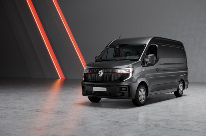 Renault presents fourth-generation Master van at Solutrans 2023