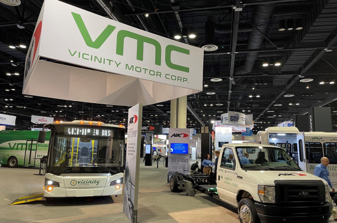 Vicinity displays 28ft bus at APTA to announce presence in US market