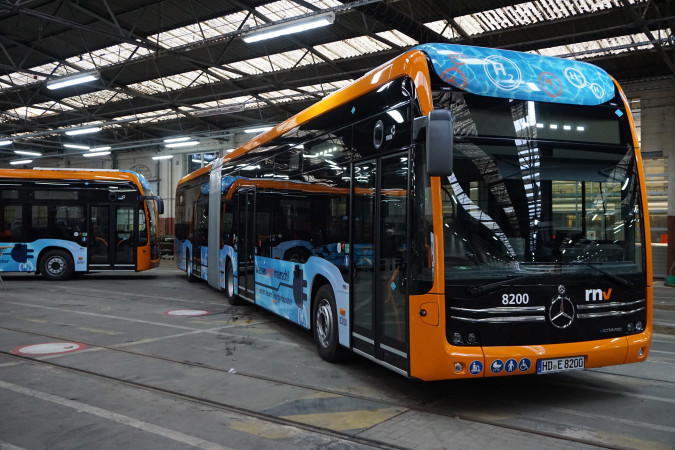 Daimler delivers the first Mercedes-Benz eCitaro G fuel cell bus