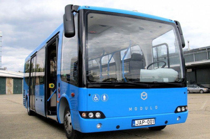 Loop ships first complete fuel cell system to Slovakia for minibus trial