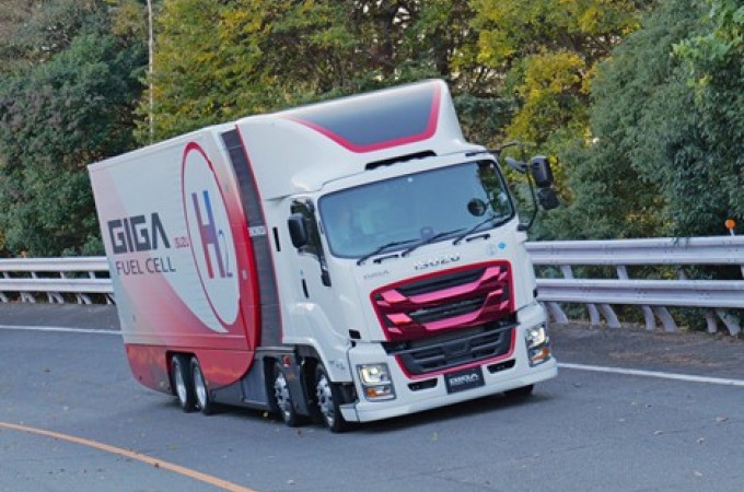 Isuzu & Honda begin road trials of Giga Fuel Cell heavy truck