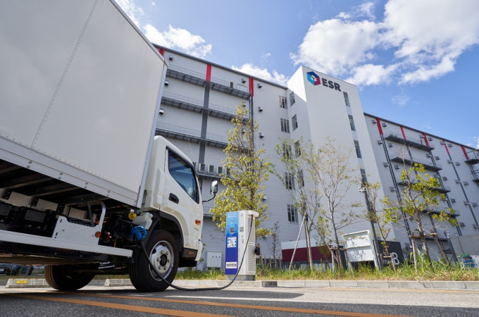 Fuso links with Daimler Truck Financial & ESR Group to develop EV recharging network for eCanter in Japan