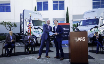 Hyzon delivers first heavy-duty FCEVs