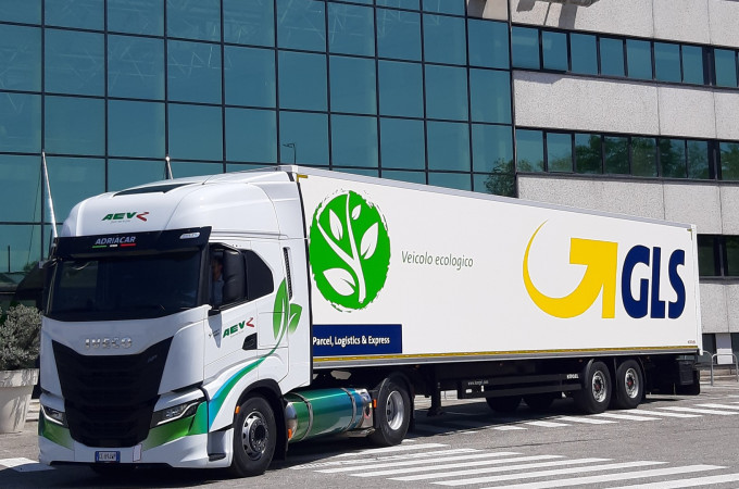 Iveco receives order for 120 LNG S-WAY trucks
