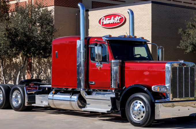 Peterbilt launches vintage-styled Model 589 truck with 72-inch sleeper