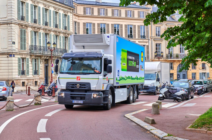 Renault Trucks expands its portfolio of electric trucks with new 18-tonne model