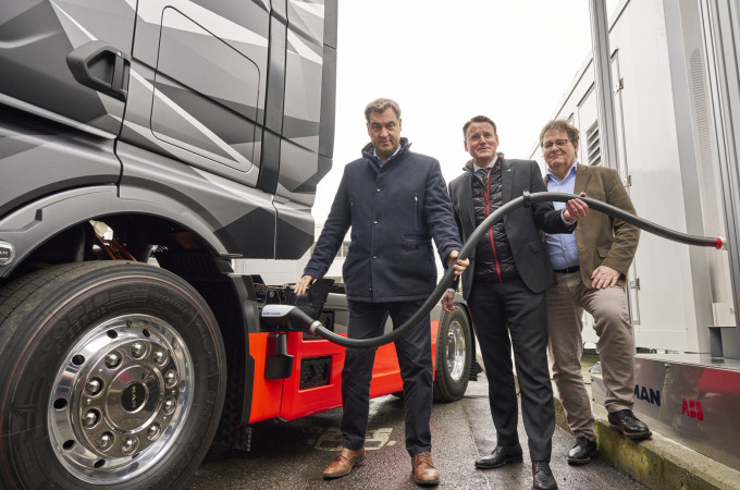 MAN and ABB demonstrate prototype megawatt charger on electric truck