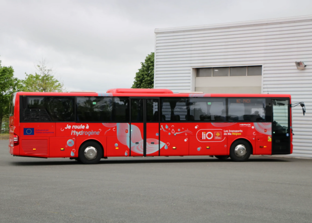 Safra delivers first two hydrogen retrofit buses in France