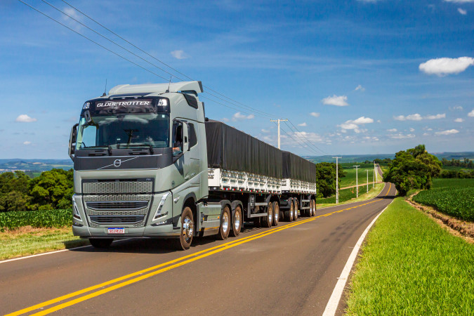 Volvo do Brasil offers FH trucks with 100% biodiesel capability as option to help fleet decarbonisation