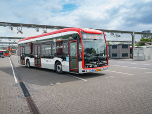 Mercedes-Benz delivers electric buses to the Hague