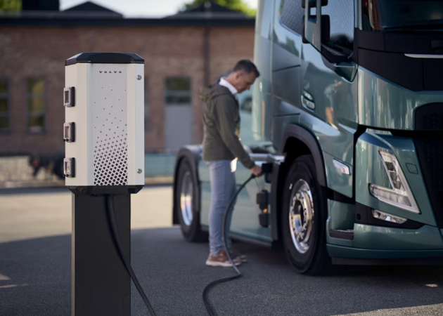 Volvo Trucks launches depot charging management software