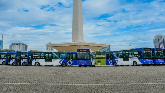 TransJakarta introduces 200 new electric buses with locally-bodied Chinese e-bus chassis in Jakarta