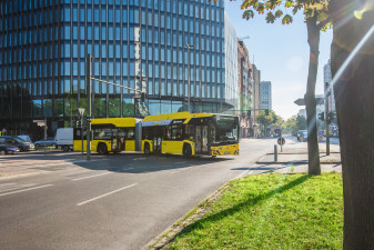 Solaris delivers world’s first electric bus to carry “battery passport”