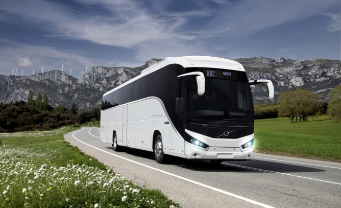 Volvo launches coach for British and Irish markets with UNVI bodywork