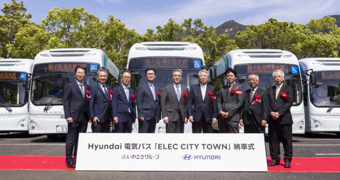 Hyundai delivers first electric buses to Japan