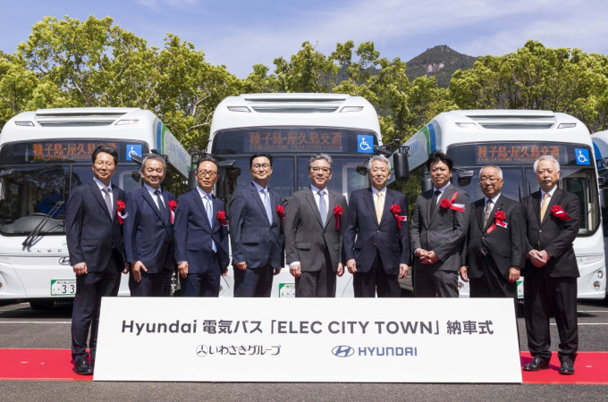 Hyundai delivers first electric buses to Japan