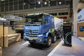 Daimler Truck unveils Mercedes-Benz eArocs 400 at Bauma 2025