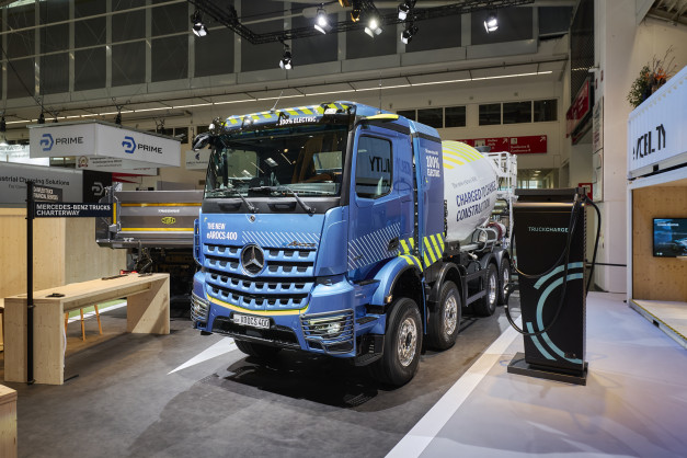 Daimler Truck unveils Mercedes-Benz eArocs 400 at Bauma 2025