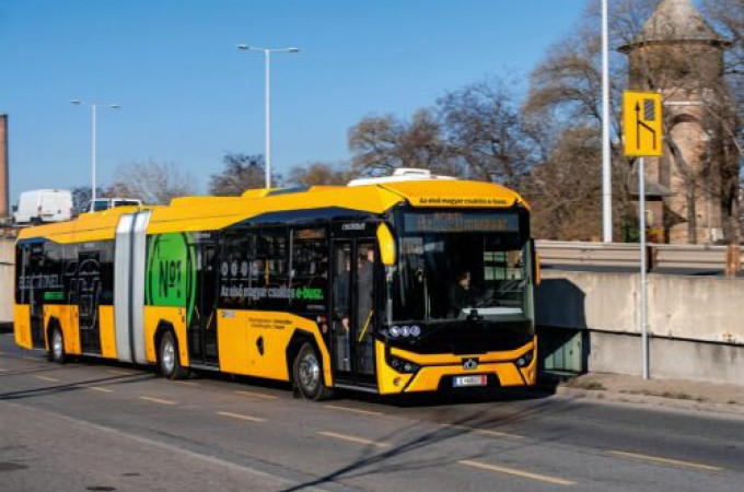 Credobus launches first electric articulated bus