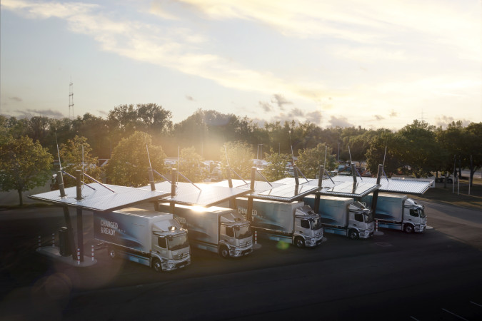 Daimler Truck set to open semi-public e-truck charging network