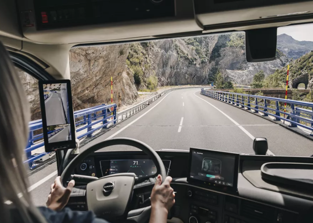 Volvo upgrades dynamic steering to respond to truck tyre blowouts