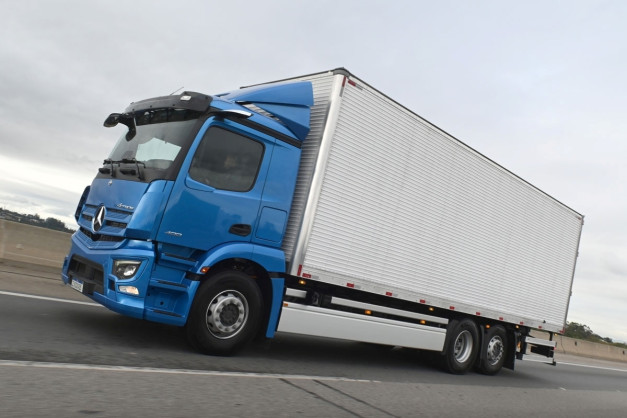 Mercedes-Benz to start customer trials of eActros and eCanter trucks from September in Brazil