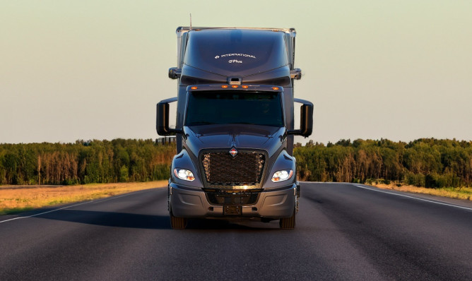 International launches customer pilots with Plus self-driving truck