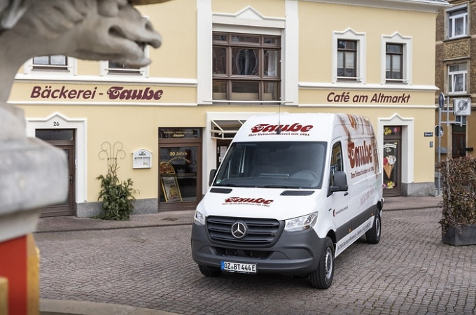 Seven millionth contemporary Mercedes-Benz van delivered